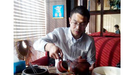 高川--湖南农大动物营养硕士
现任：饲料技术经理，进入资源各人庭，得到好多教员的援手，也越发分了然自己的地位和方向。以前人生的各种经历，在此时才发现它的价值。